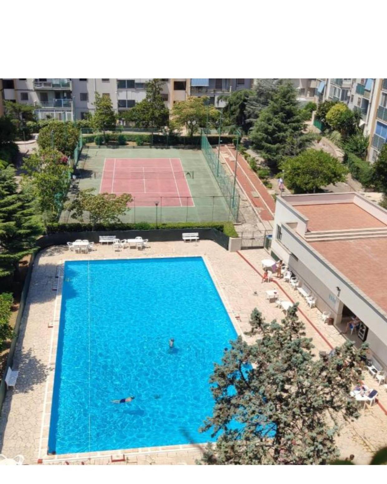 Luxus P4T Family 3 Bedroom With Pool, Tennis Court And Sauna Brindisi Esterno foto